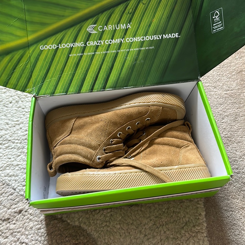 Cariuma like new high top sneakers!